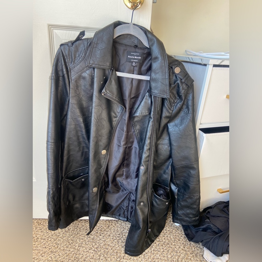 CLOSET MUST HAVE LEATHER COAT